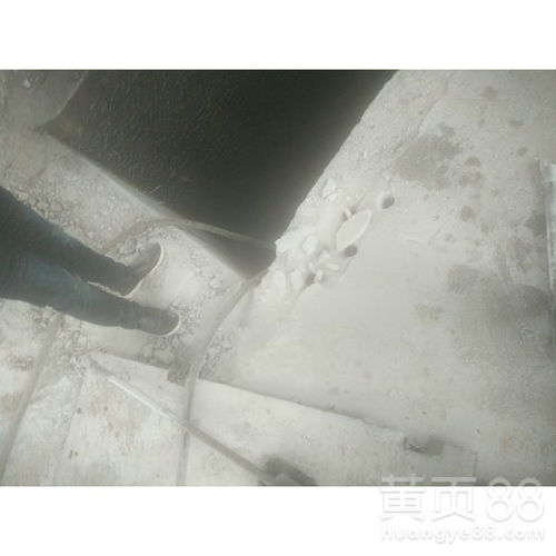 【楚雄地基巖石開挖金土石方免爆破裂石機(jī)來廠考察】- 